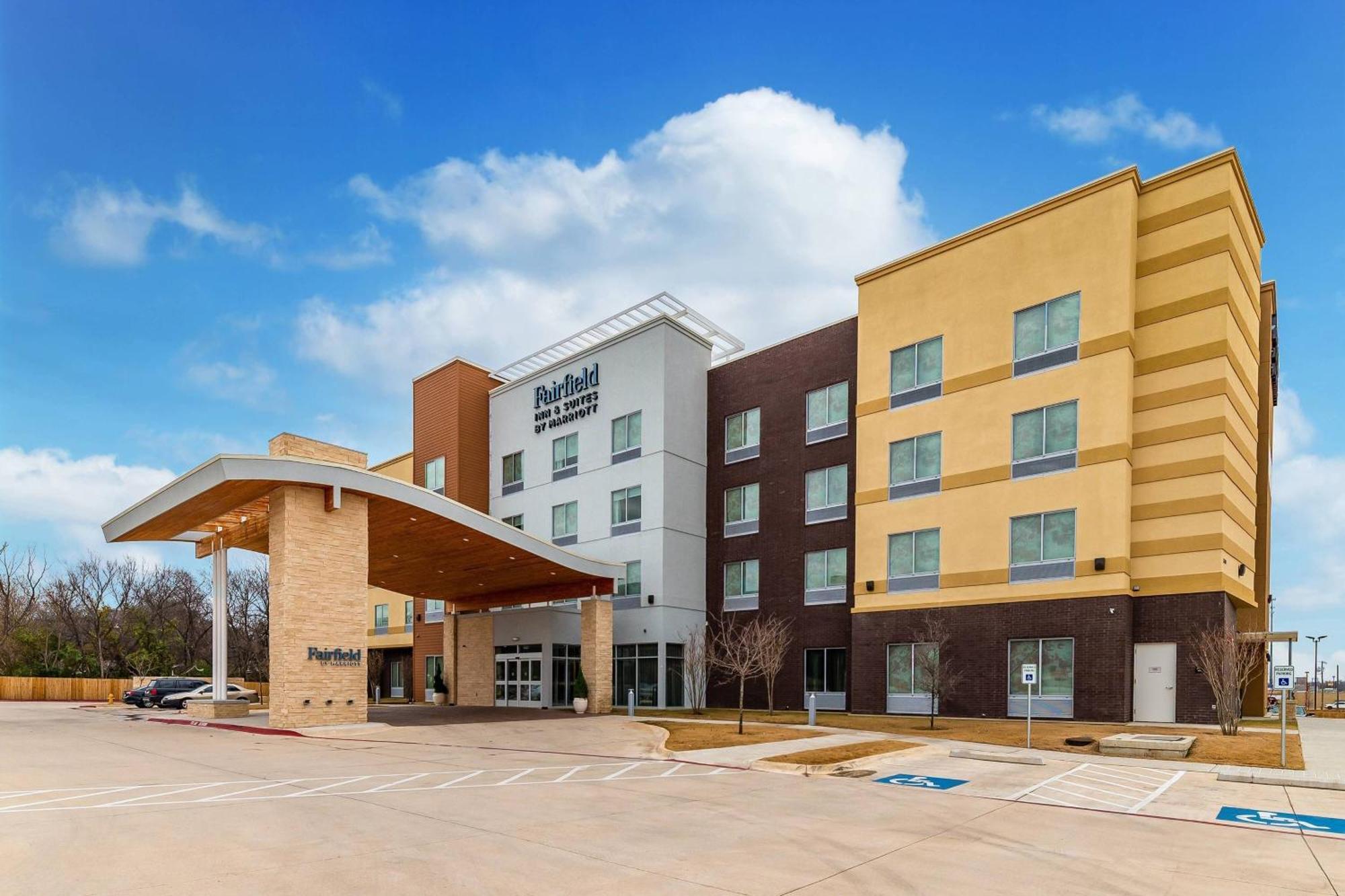 Fairfield Inn & Suites By Marriott Gainesville I-35 מראה חיצוני תמונה